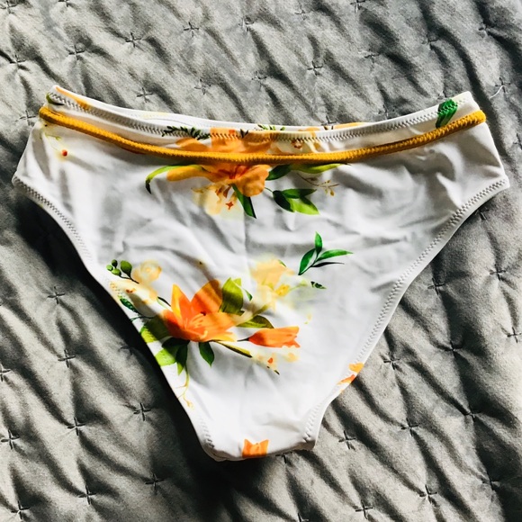 Cupshe Sunny Bay Floral bikini - Picture 5 of 5